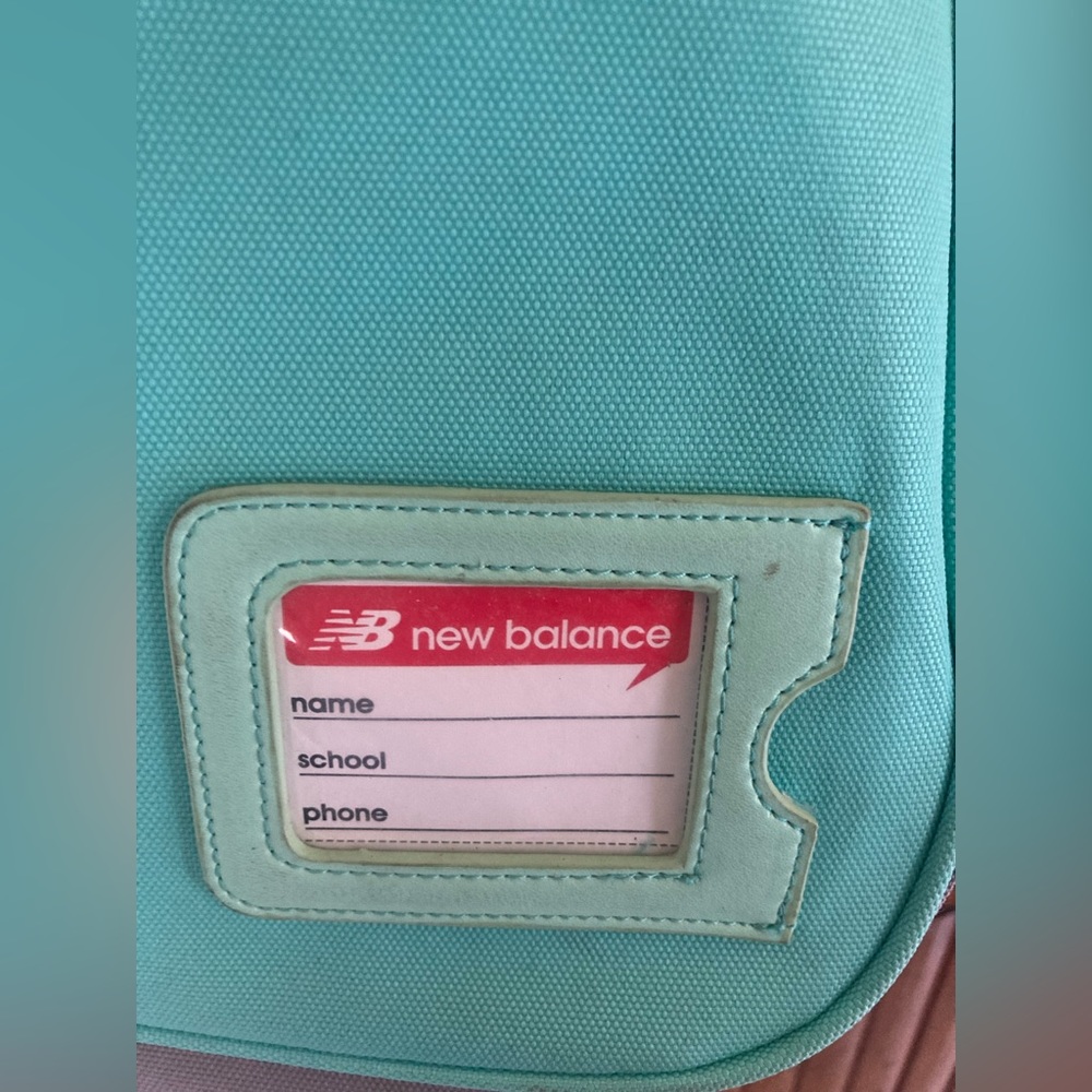 New balance two way bag in as new condition - Picture 5 of 6
